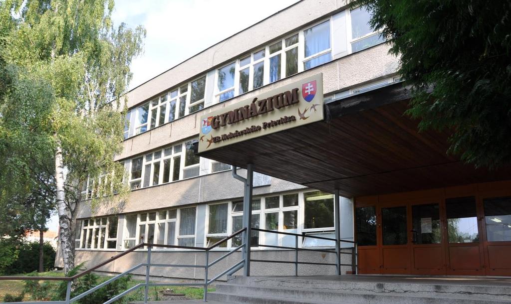 Škola exteriér