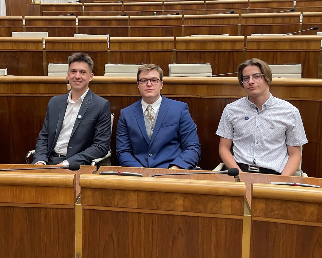 Debatéri GVBN v parlamente